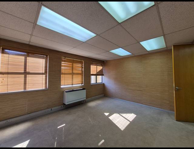 162M² OFFICE TO LET IN DUNKELD WEST
